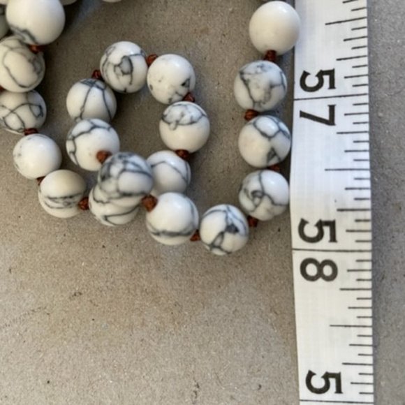 Howlite Hand Knotted 58" Flapper Length Beaded Necklace Gorgeous Vintage - Picture 13 of 14